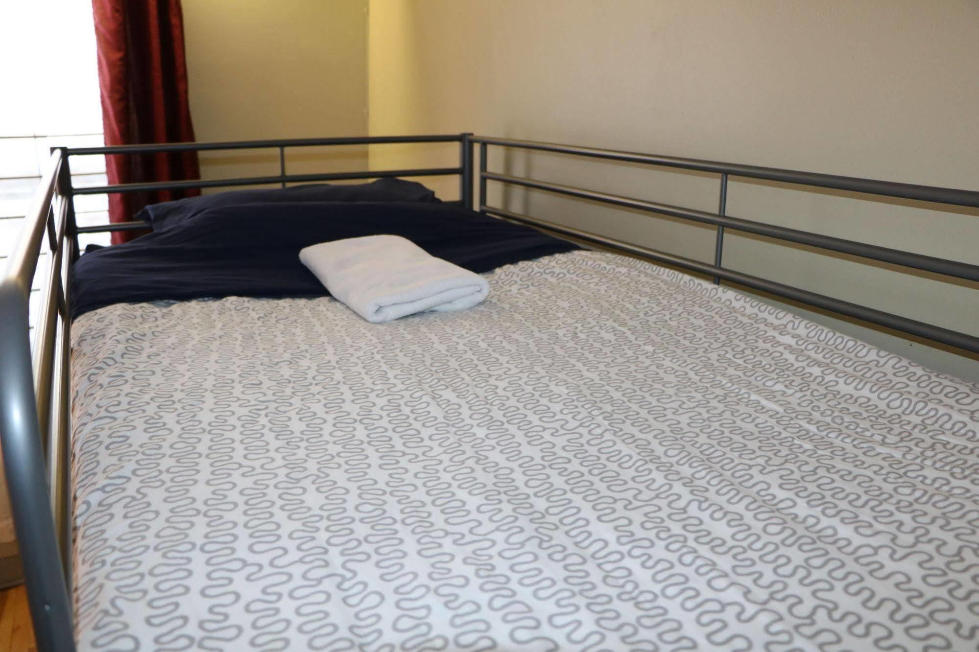 Auberge Reboot Hostel Монреаль Экстерьер фото