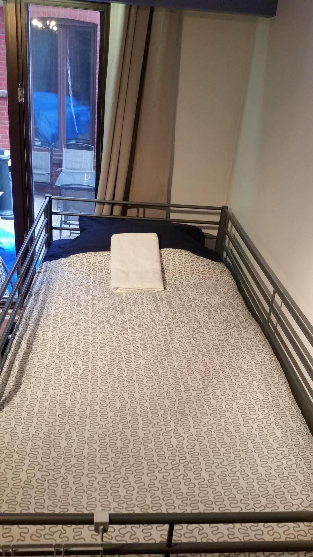 Auberge Reboot Hostel Монреаль Экстерьер фото